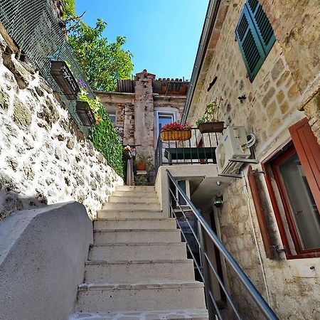 Apartments Historic Stone House Котор Номер фото
