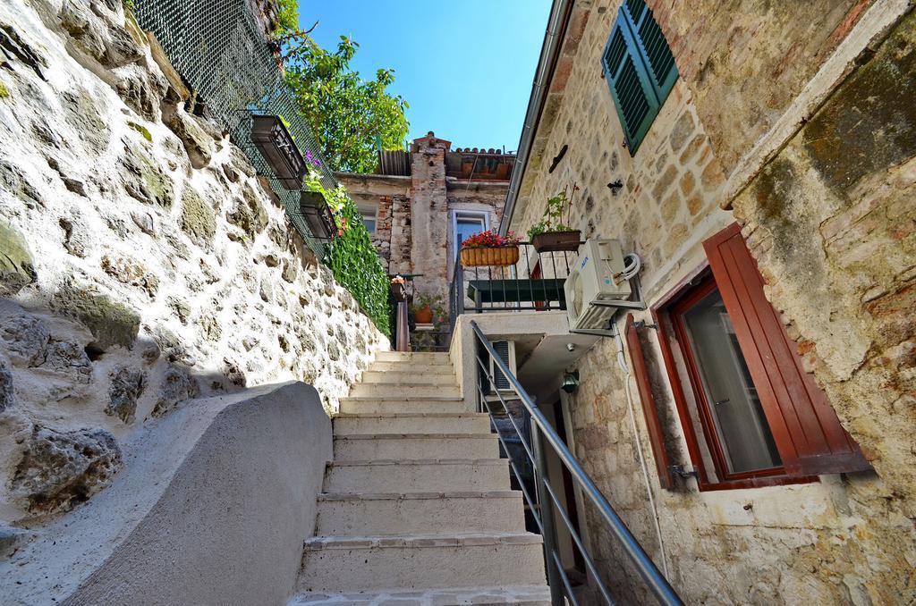 Apartments Historic Stone House Котор Номер фото